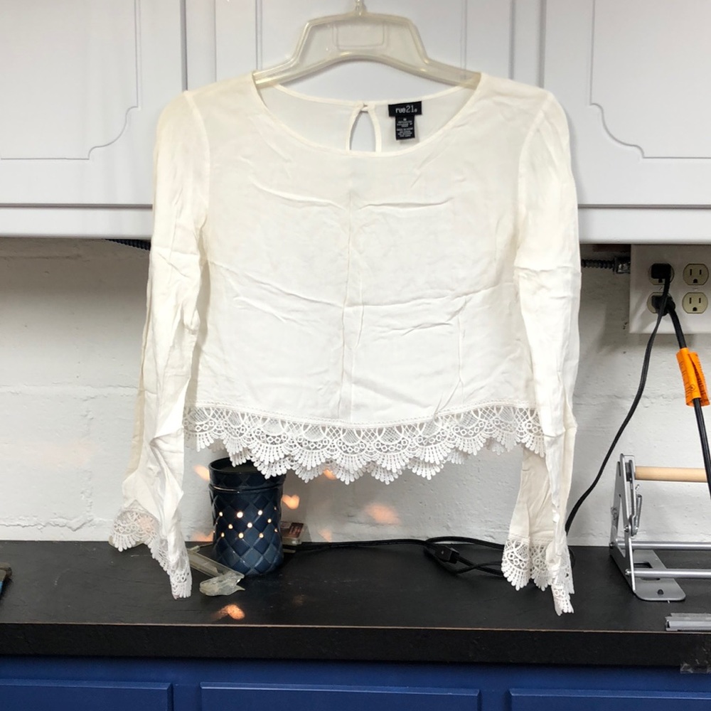 Rue 21 off white long sleeve crop top